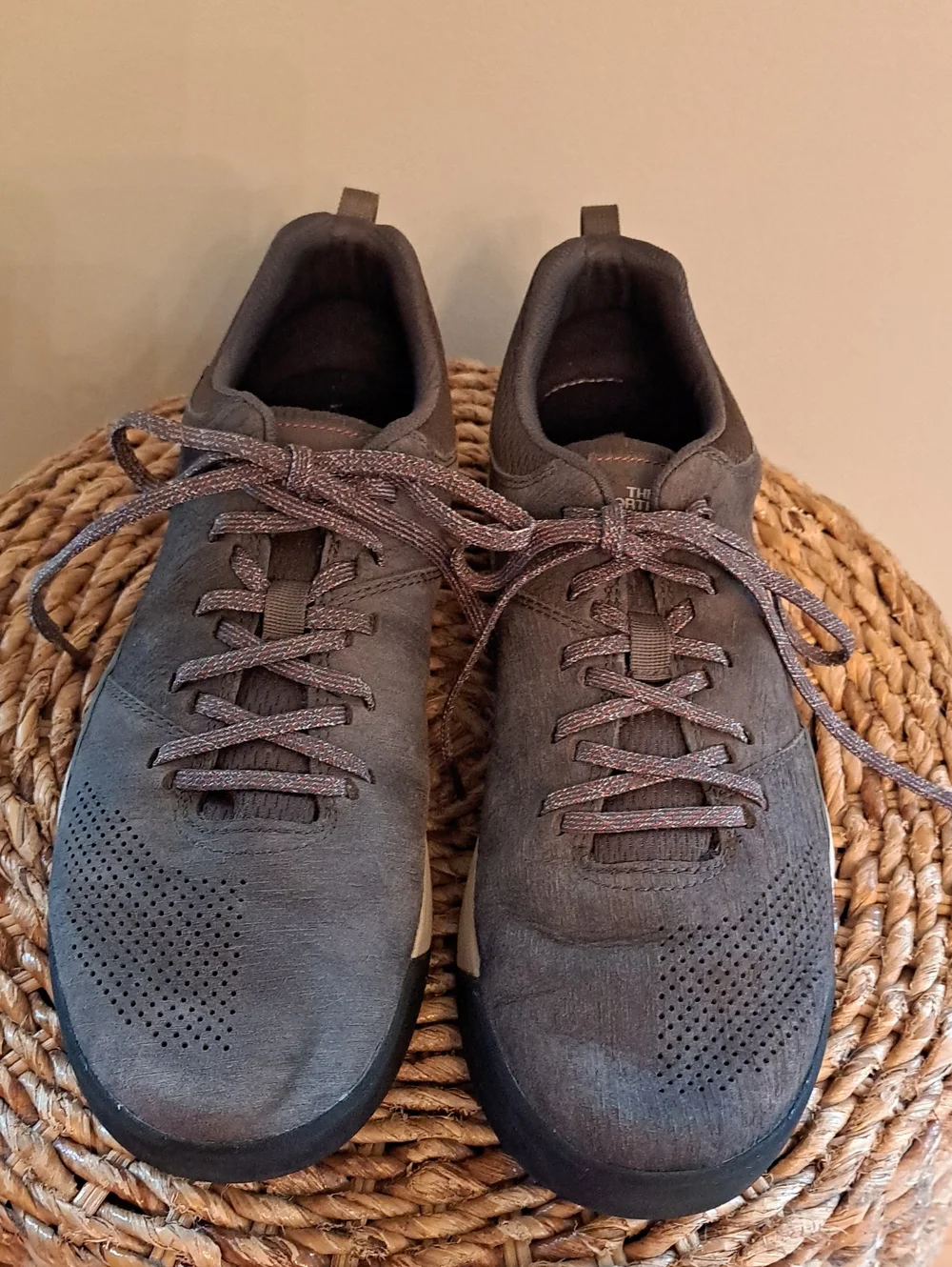 The North Face Mens Larimer Outdoor/Hiking/Activewear Olive Grey Sneakers 12.5